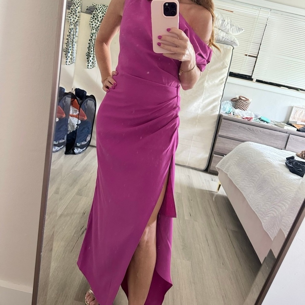 Elliatt One-Shoulder Magenta Dress